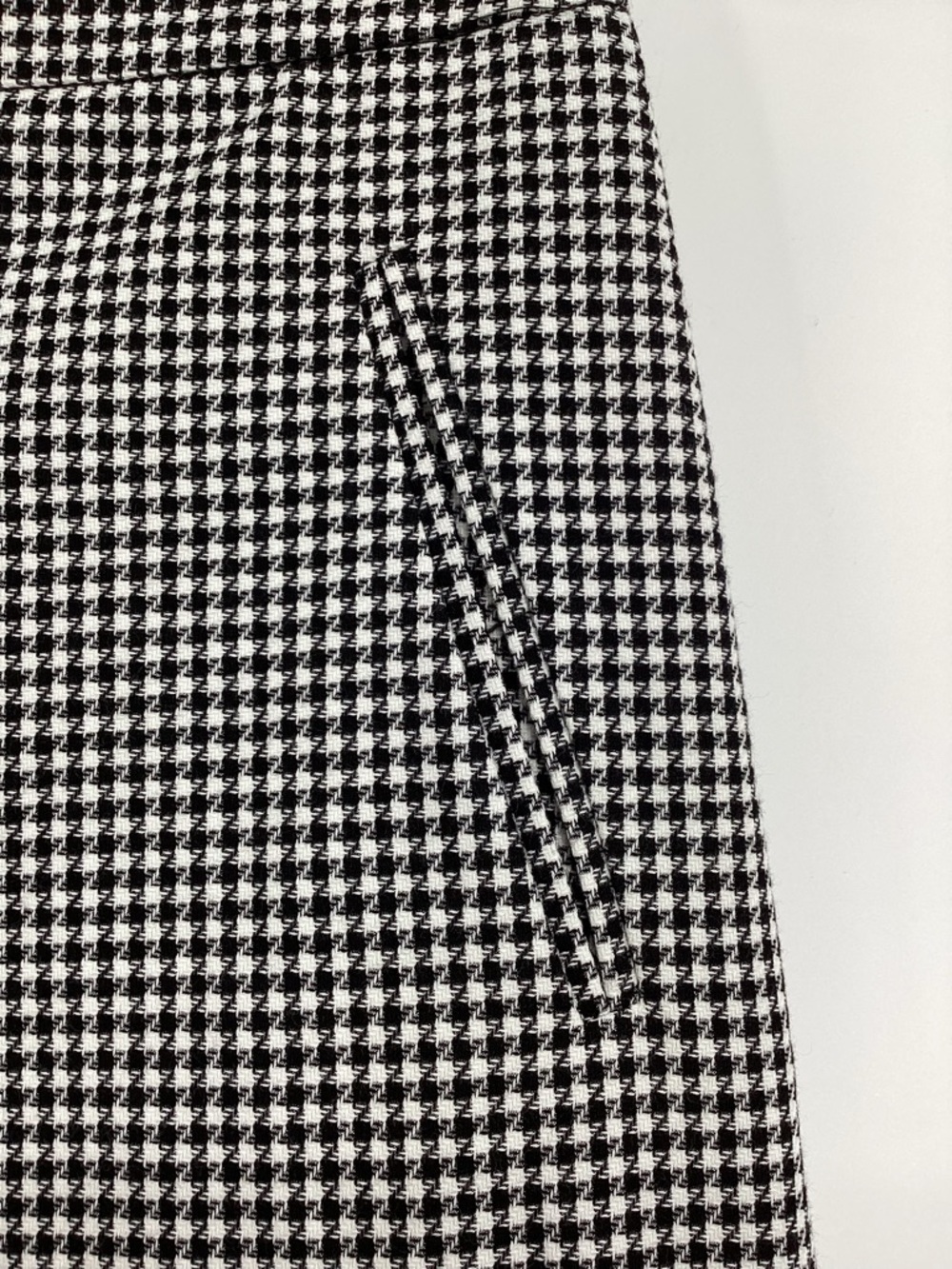 Anthropologie Maeve Black and White Houndstooth Culpte Shorts - Picture 5 of 15